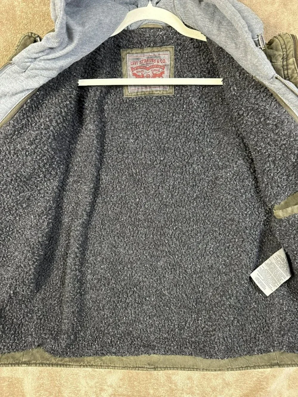 Levis pit polyester